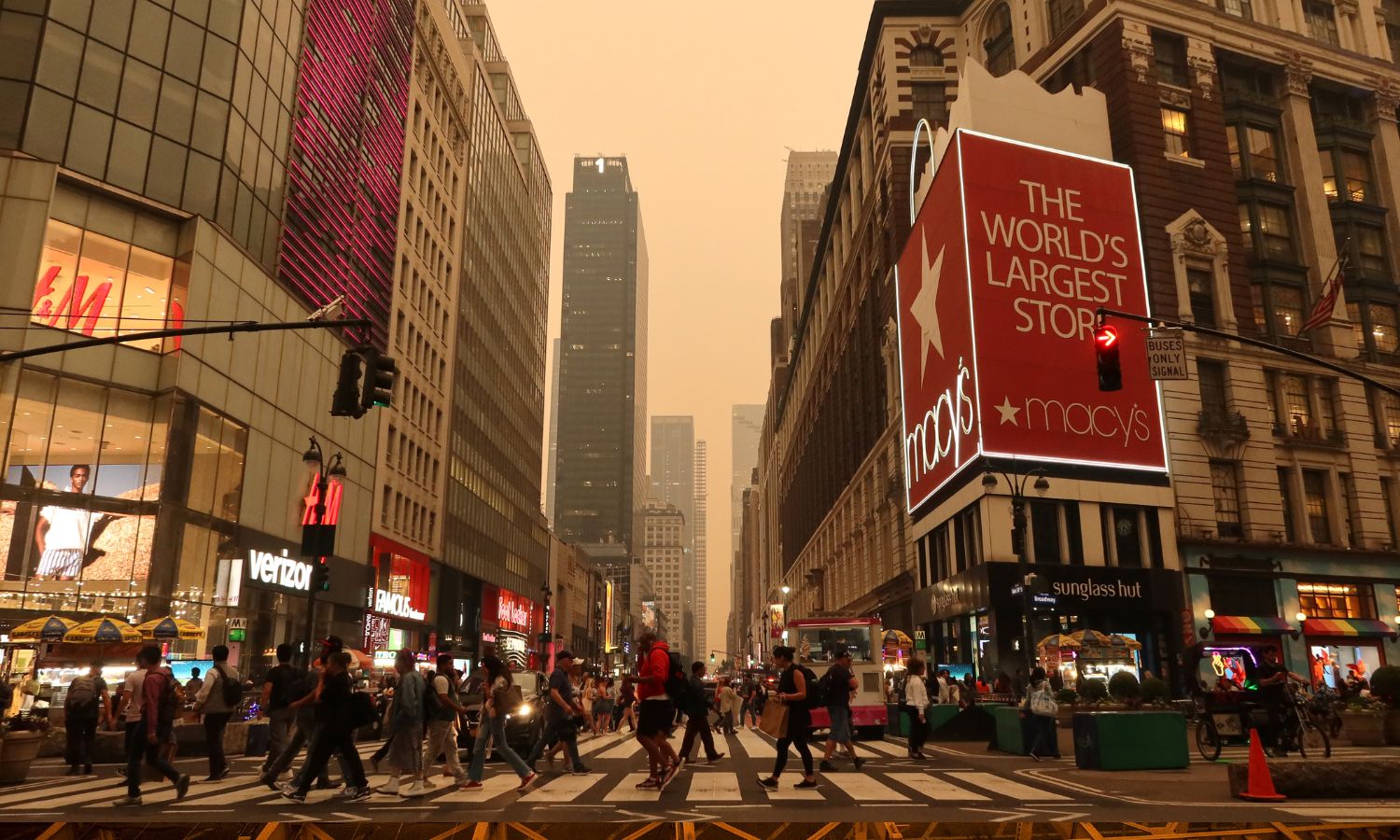 Image showing smoke in new york city where the air quality is hazardous.