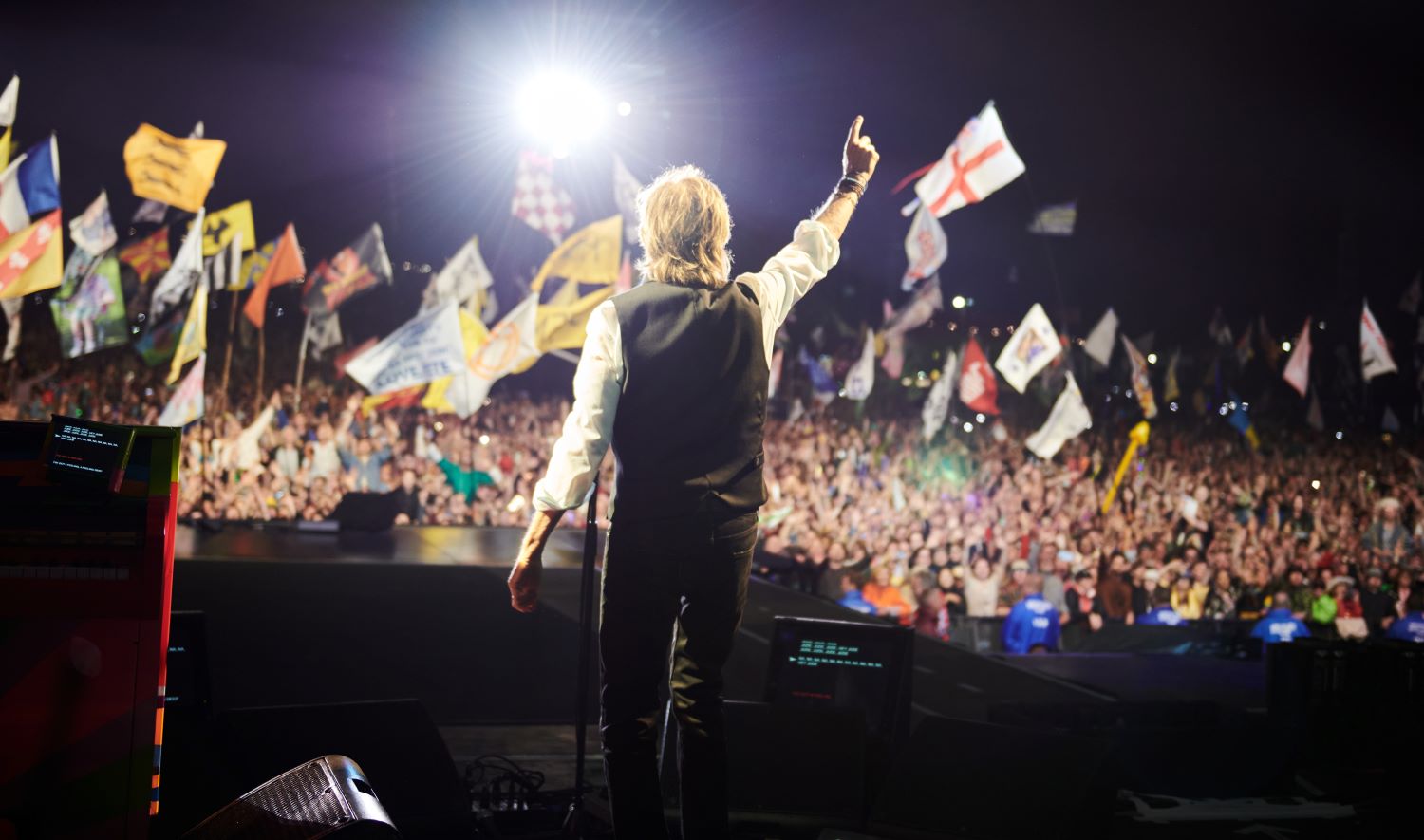 paul mccartney performing live