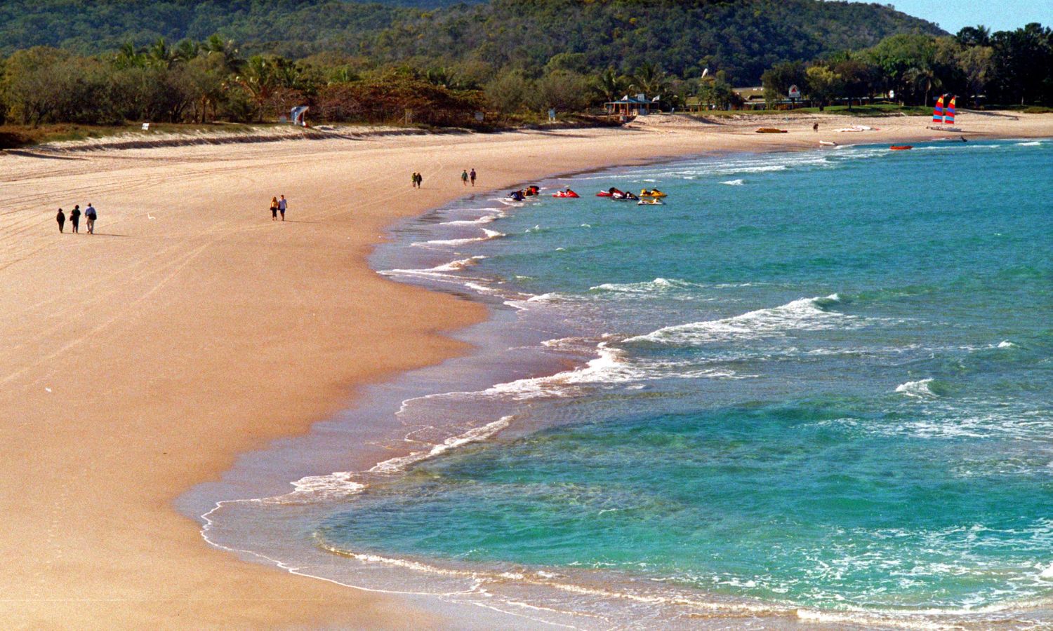 an image of one of the best beaches in queensland