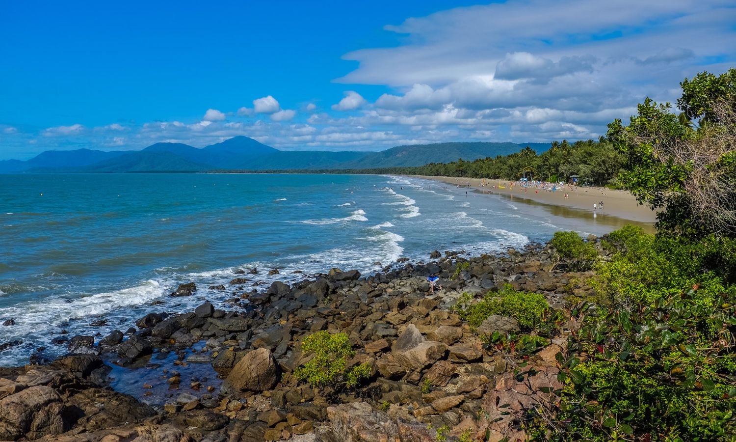 an image of one of the best beaches in queensland