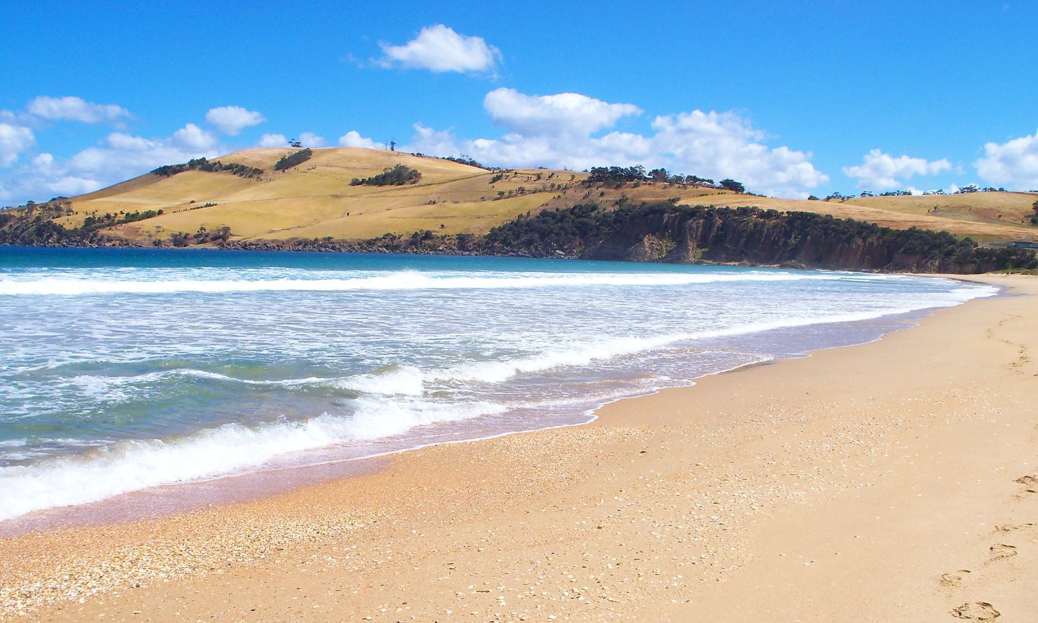 An image of one of the best beaches in tasmania