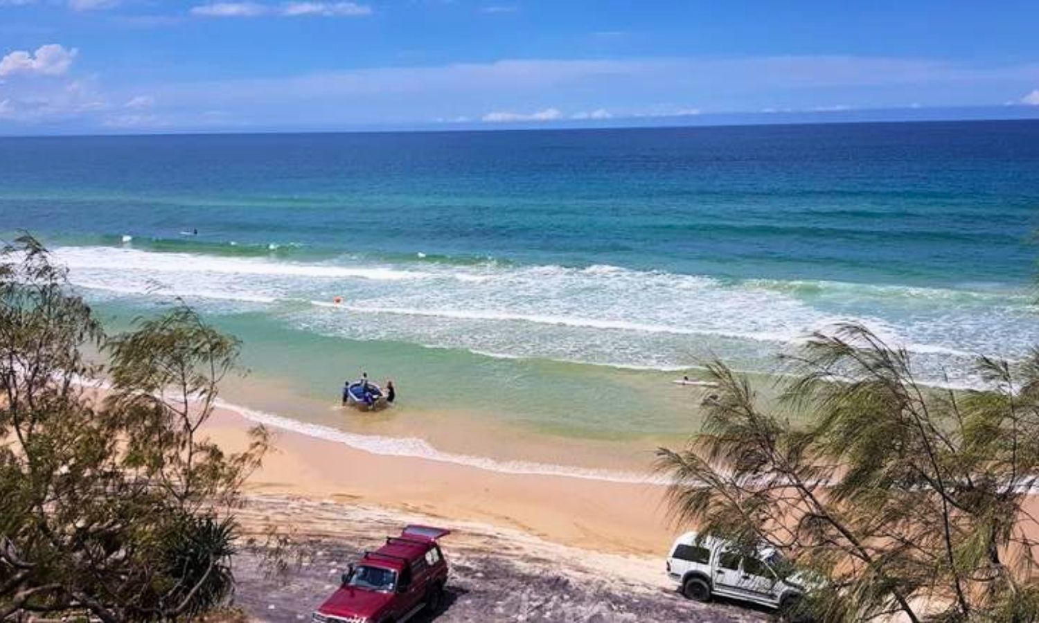 an image of one of the best beaches in queensland