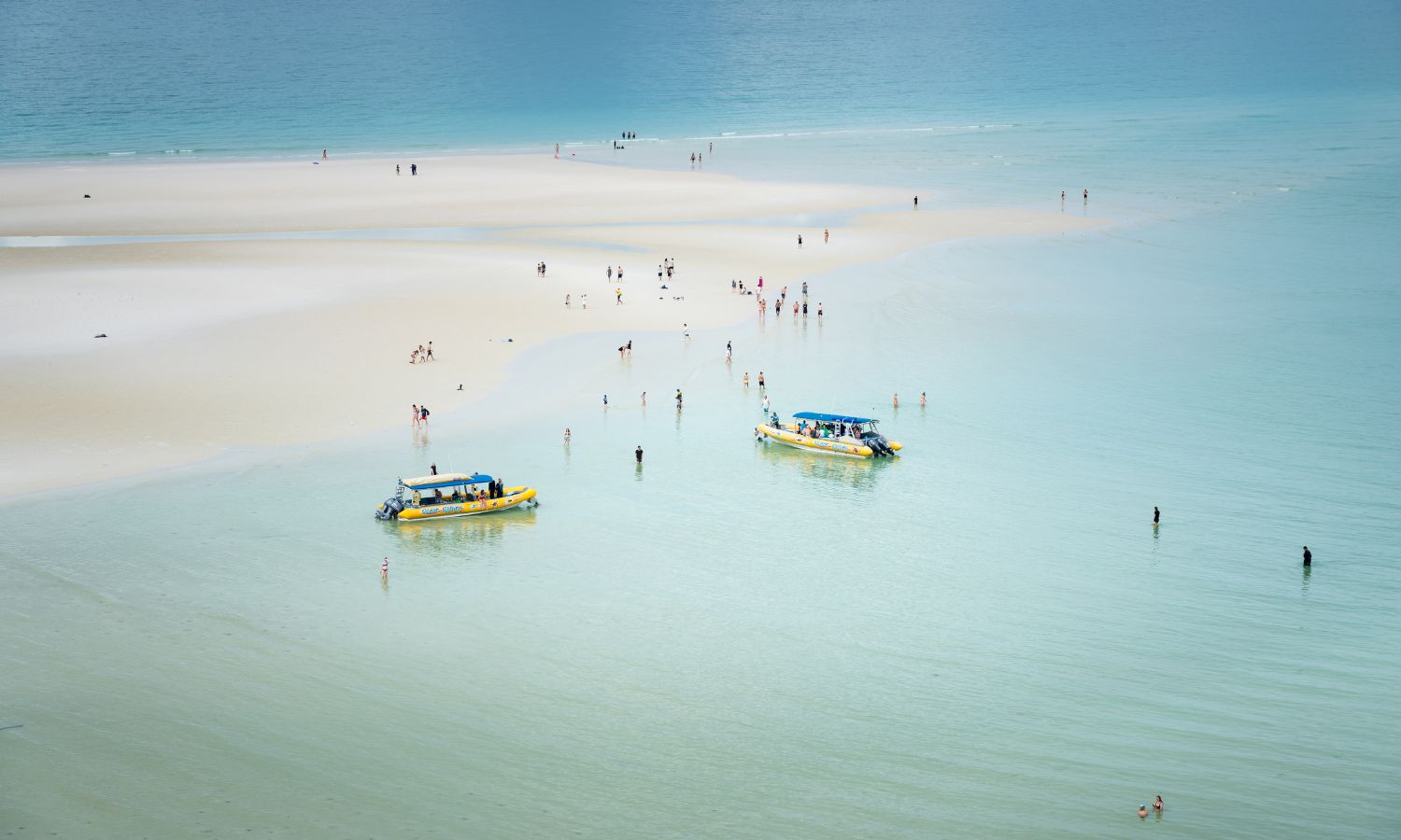 an image of one of the best beaches in queensland