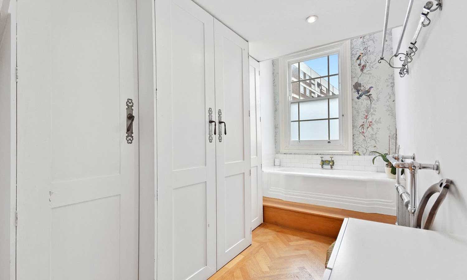 london-skinny-house-bathroom