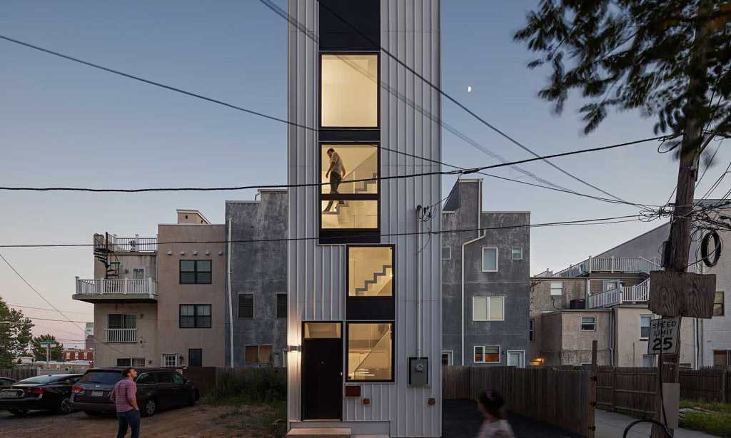 vertical-tiny-house