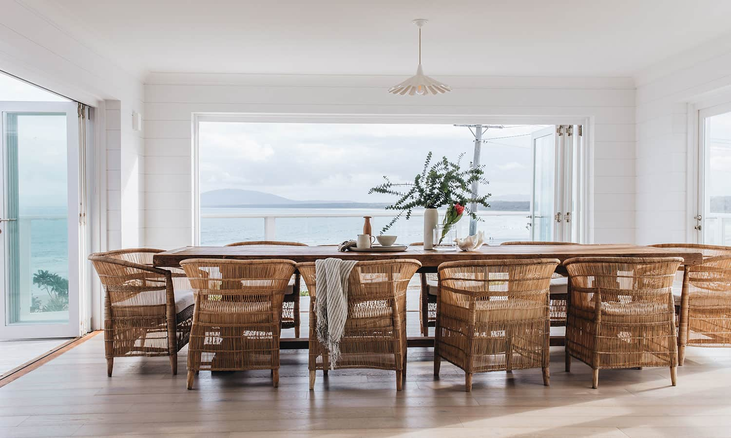 beach-house-gerroa-table