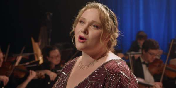 danielle macdonald falling for figaro