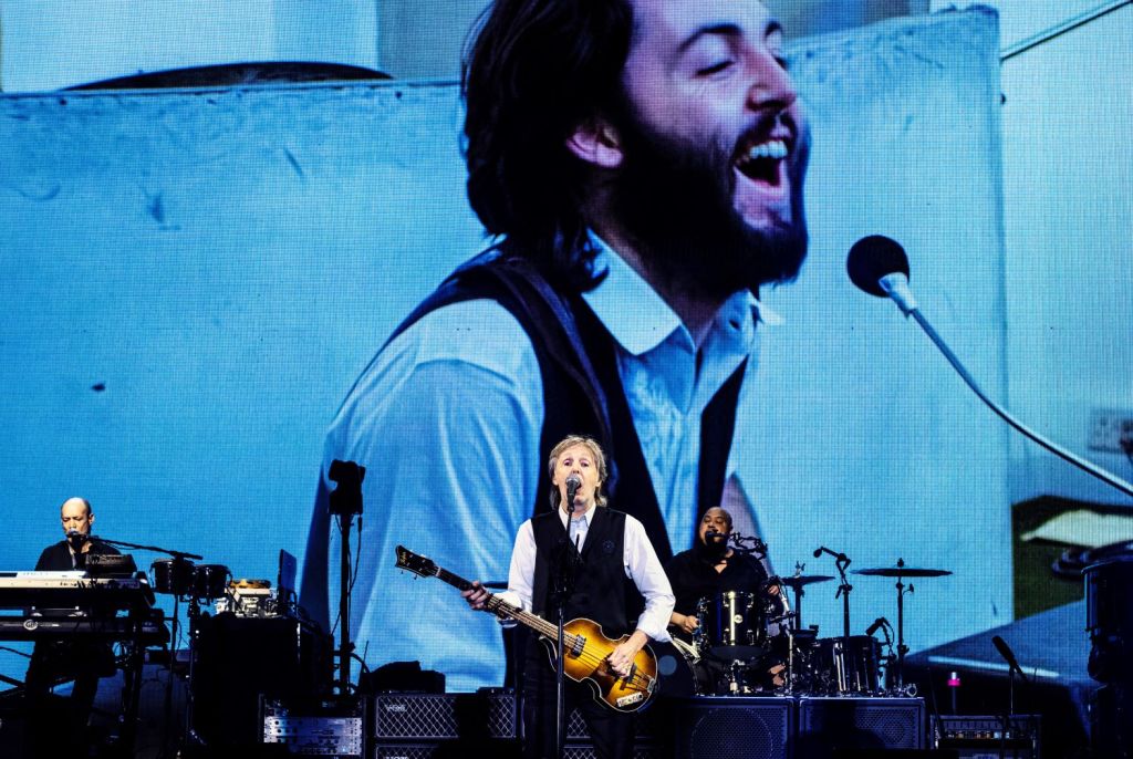 paul mccartney performing live