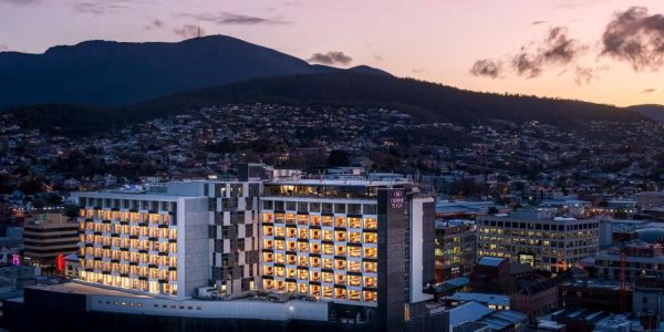 cheap Hobart accommodation Crowne Plaza