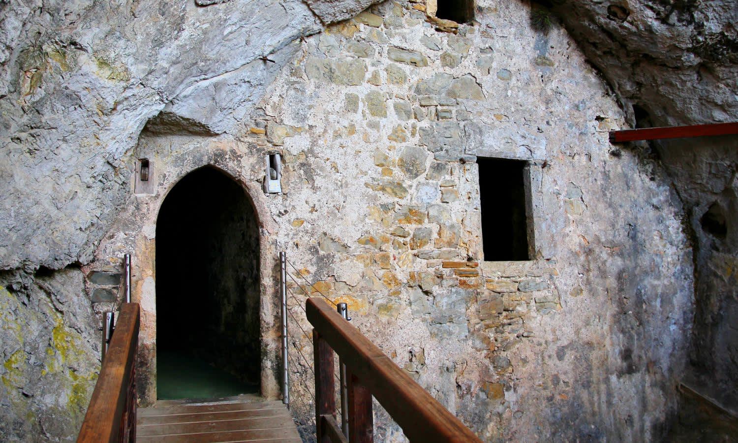 Predjama Castle